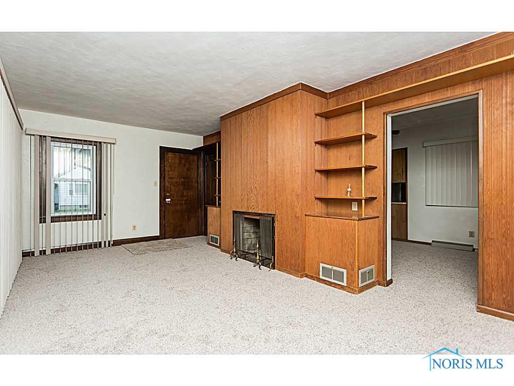 2005 Penn Road Toledo, OH 43615 - Photo 4 of 20 Living Room.