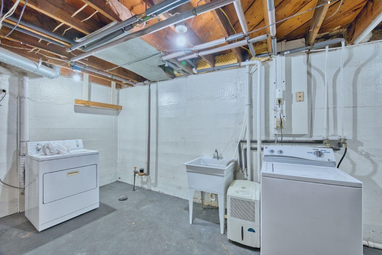 4191 Kerr Location Hibbing, MN 55746 - Photo 20 of 37 Washroom with independent washer and dryer