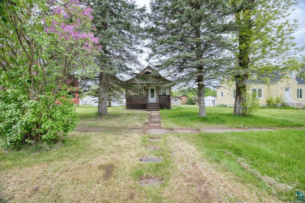 4191 Kerr Location Hibbing, MN 55746 - Photo 30 of 37 View of green lawn with a porch