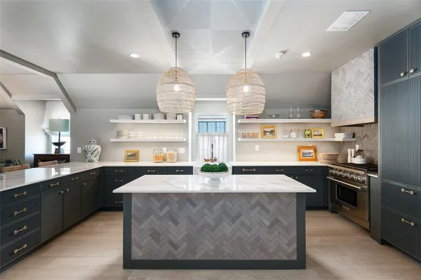 $15,995,000 | 13660 Blue Sky Drive, Malakoff, TX 75148