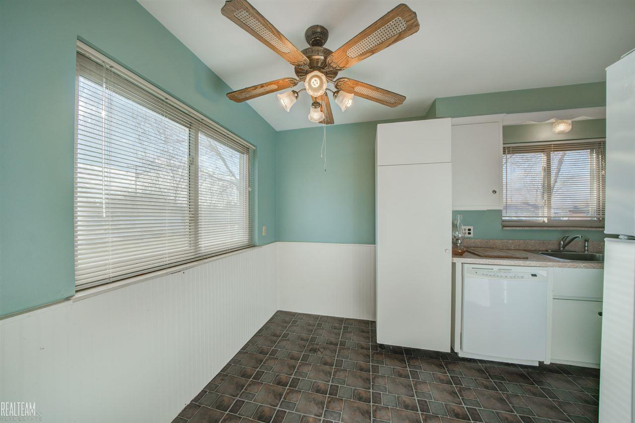 24814 Ridgecroft Avenue Eastpointe, MI 48021 - Photo 3 of 28