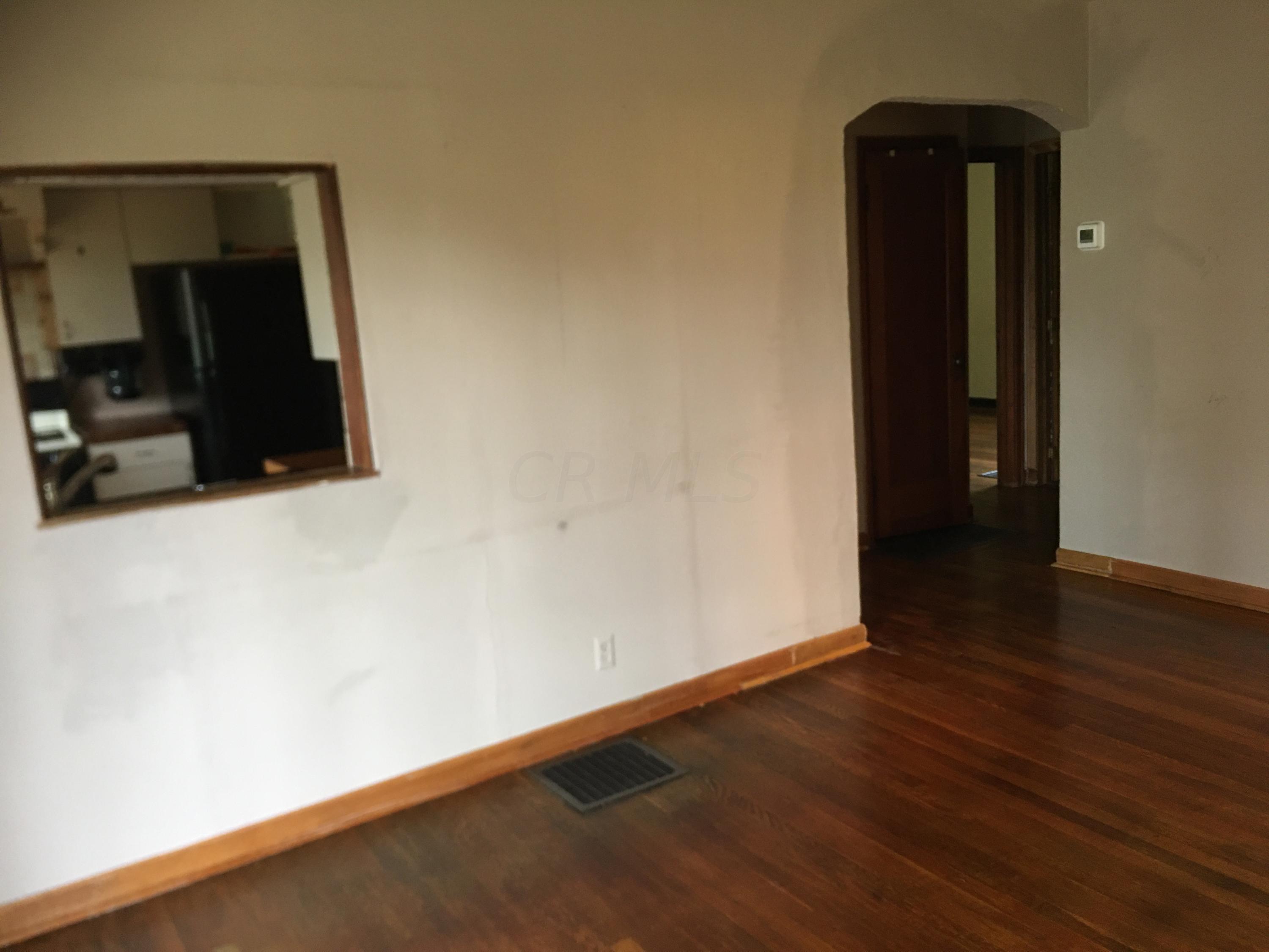 273 Lowell Road Columbus, OH 43209 - Photo 3 of 19 Gallery Image 3