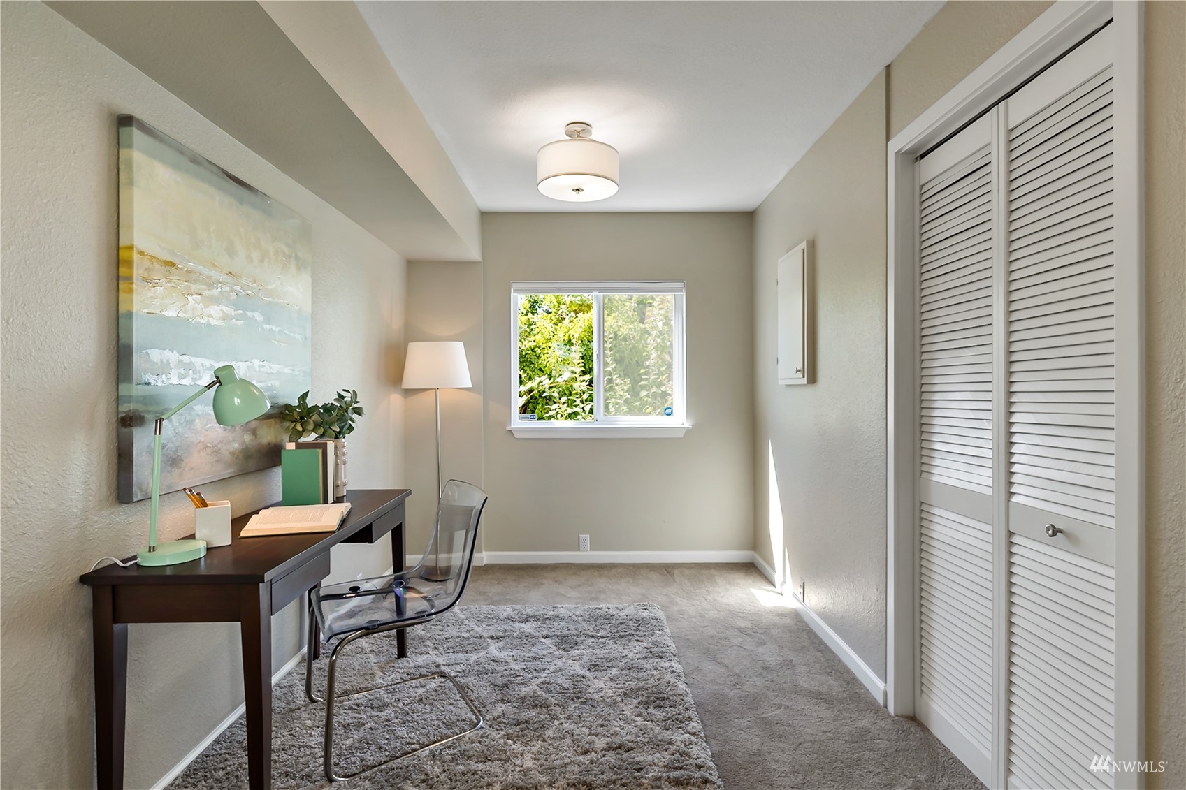 1724 26th Avenue Seattle, WA 98122 - Photo 28 of 37 a workspace with furniture and a window