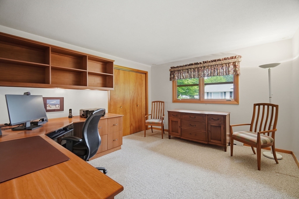 30 Birch Hill Road Northampton, MA 01062 - Photo 27 of 42 a bedroom with a workspace