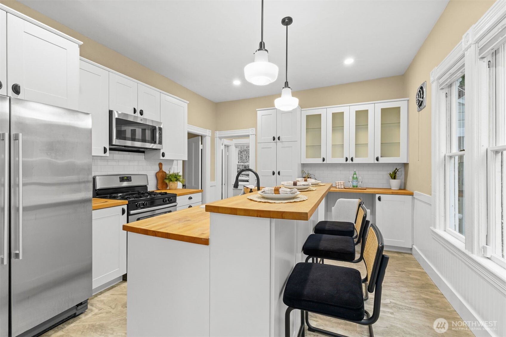 2016 14th Avenue West Seattle, WA 98119 - Photo 13 of 38