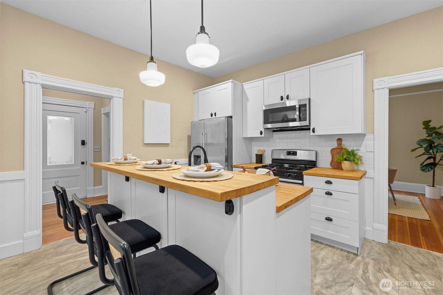 2016 14th Avenue West Seattle, WA 98119 - Photo 14 of 38