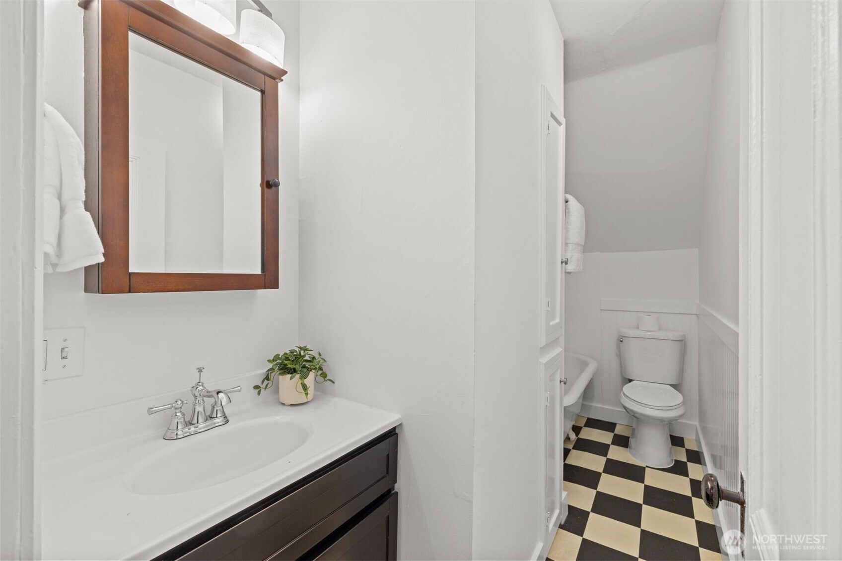 2016 14th Avenue West Seattle, WA 98119 - Photo 21 of 38