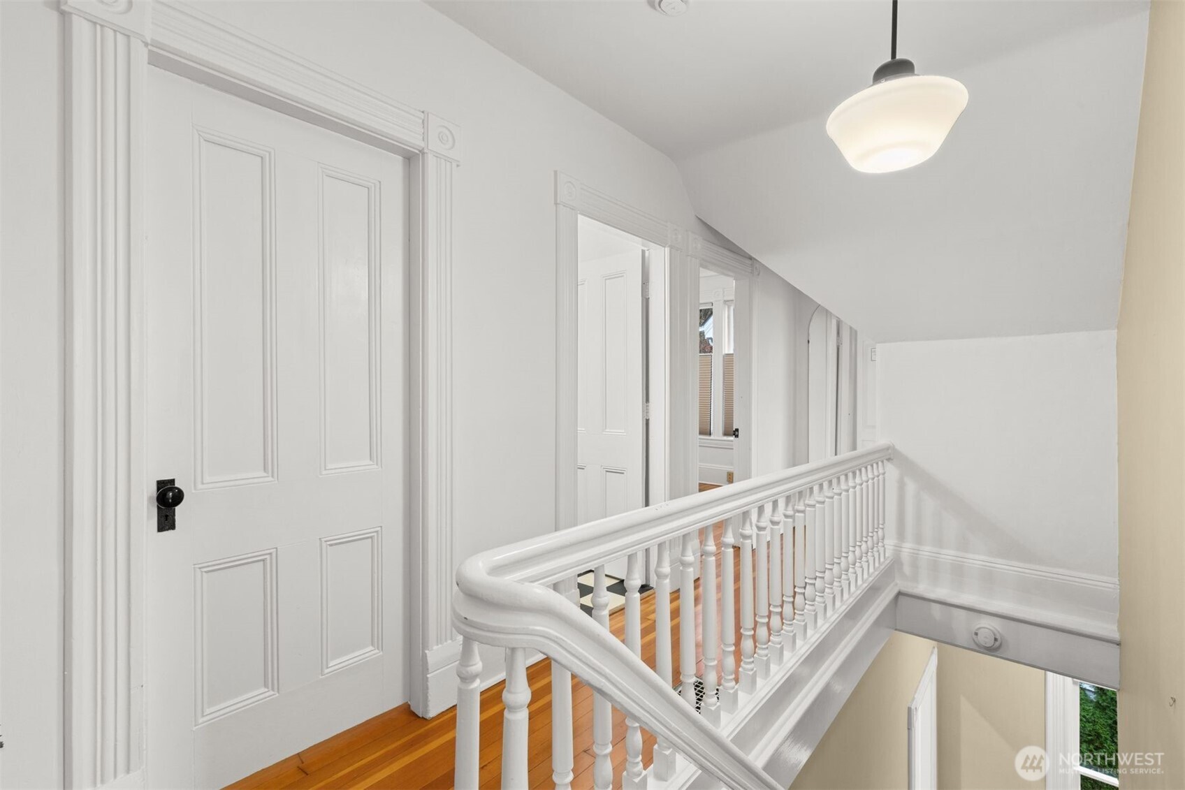 2016 14th Avenue West Seattle, WA 98119 - Photo 22 of 38