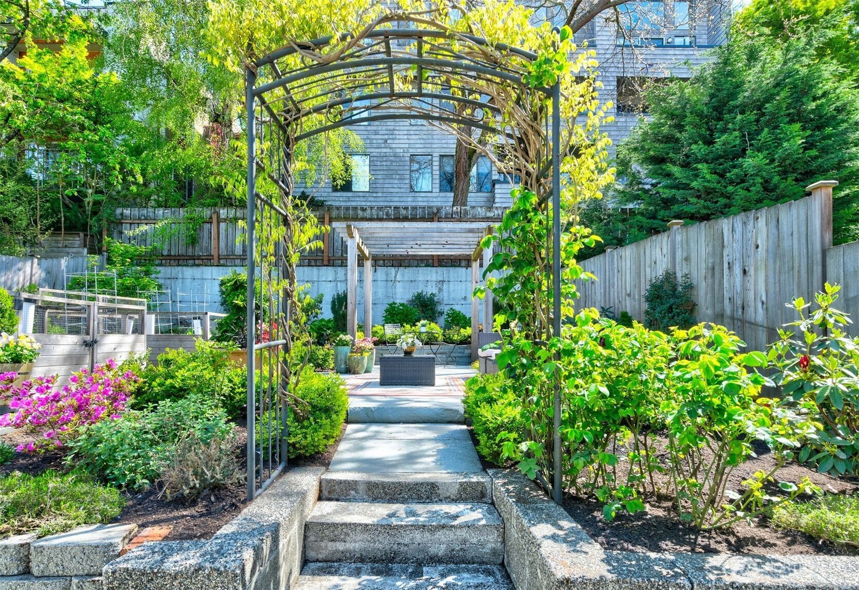 2016 14th Avenue West Seattle, WA 98119 - Photo 26 of 38