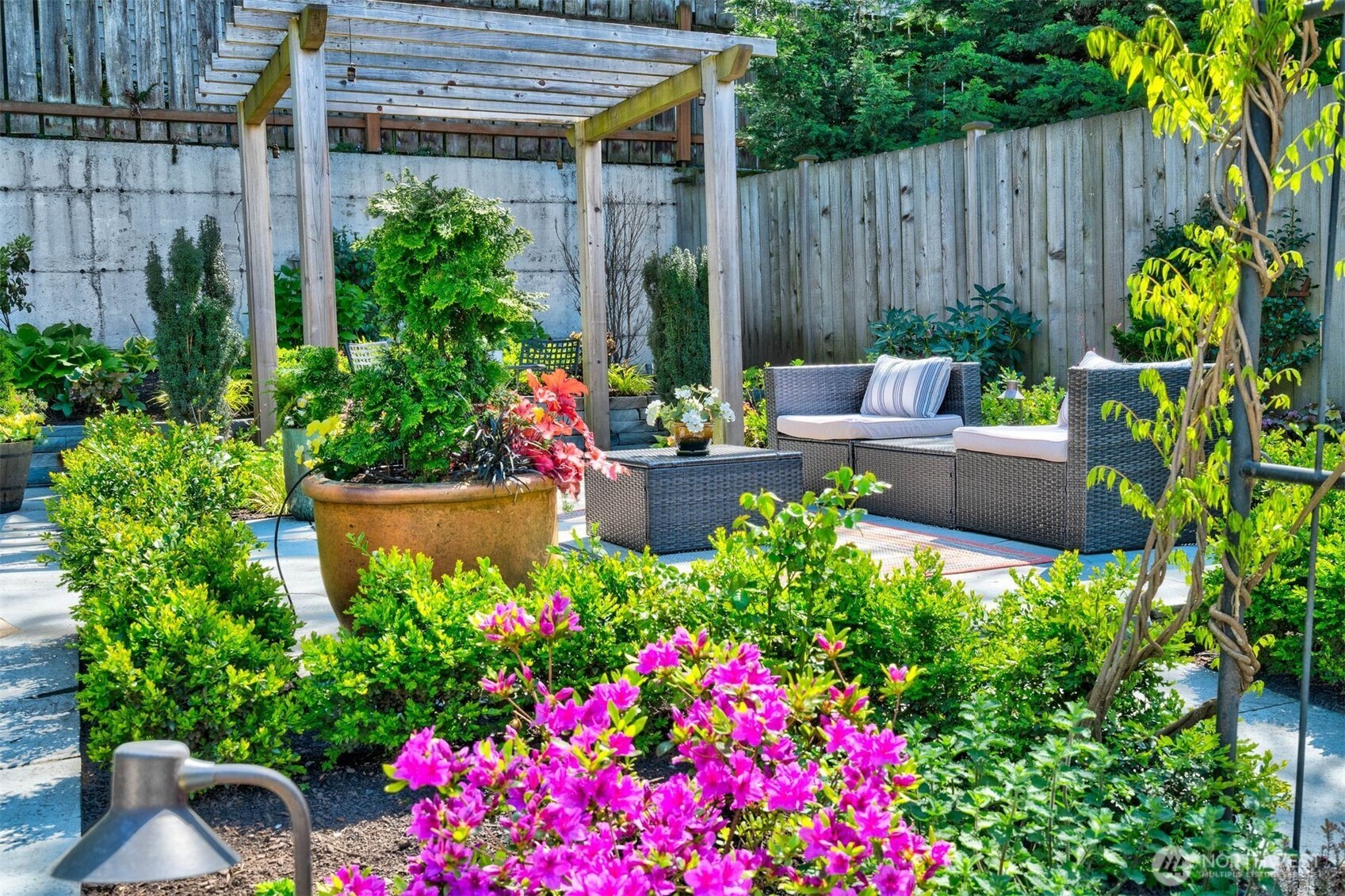 2016 14th Avenue West Seattle, WA 98119 - Photo 28 of 38