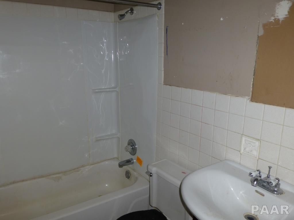 110 Craig Road Marquette Heights, IL 61554 - Photo 14 of 19 Gallery Image 14