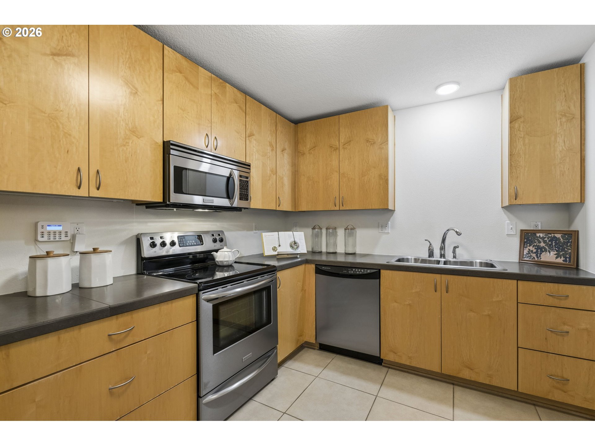 200 Southwest Burnham Road, Unit 303 Lake Oswego, OR 97034 - Photo 7 of 32