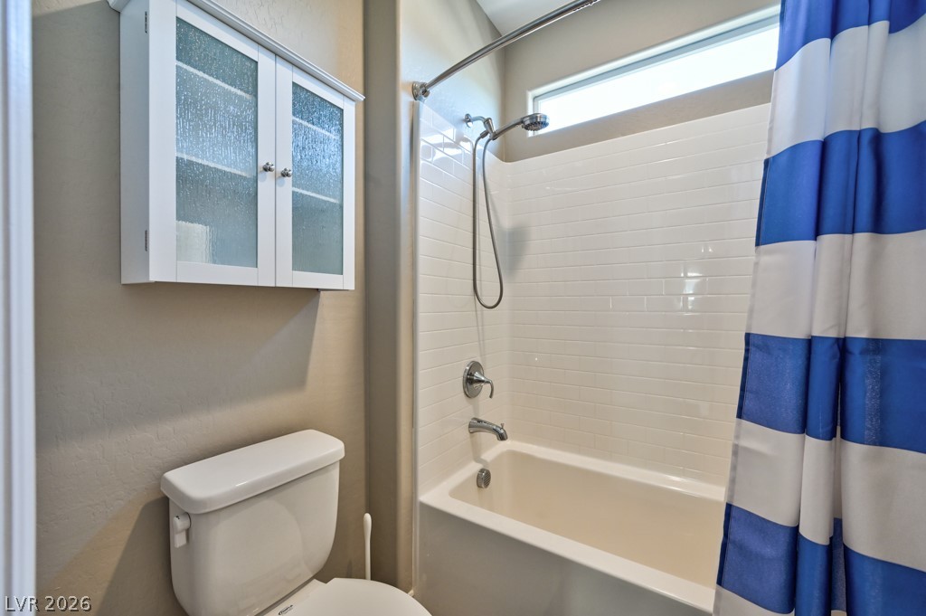 1054 Langston Ranch Avenue Henderson, NV 89002 - Photo 43 of 82 Full bathroom with toilet and shower / bath combo