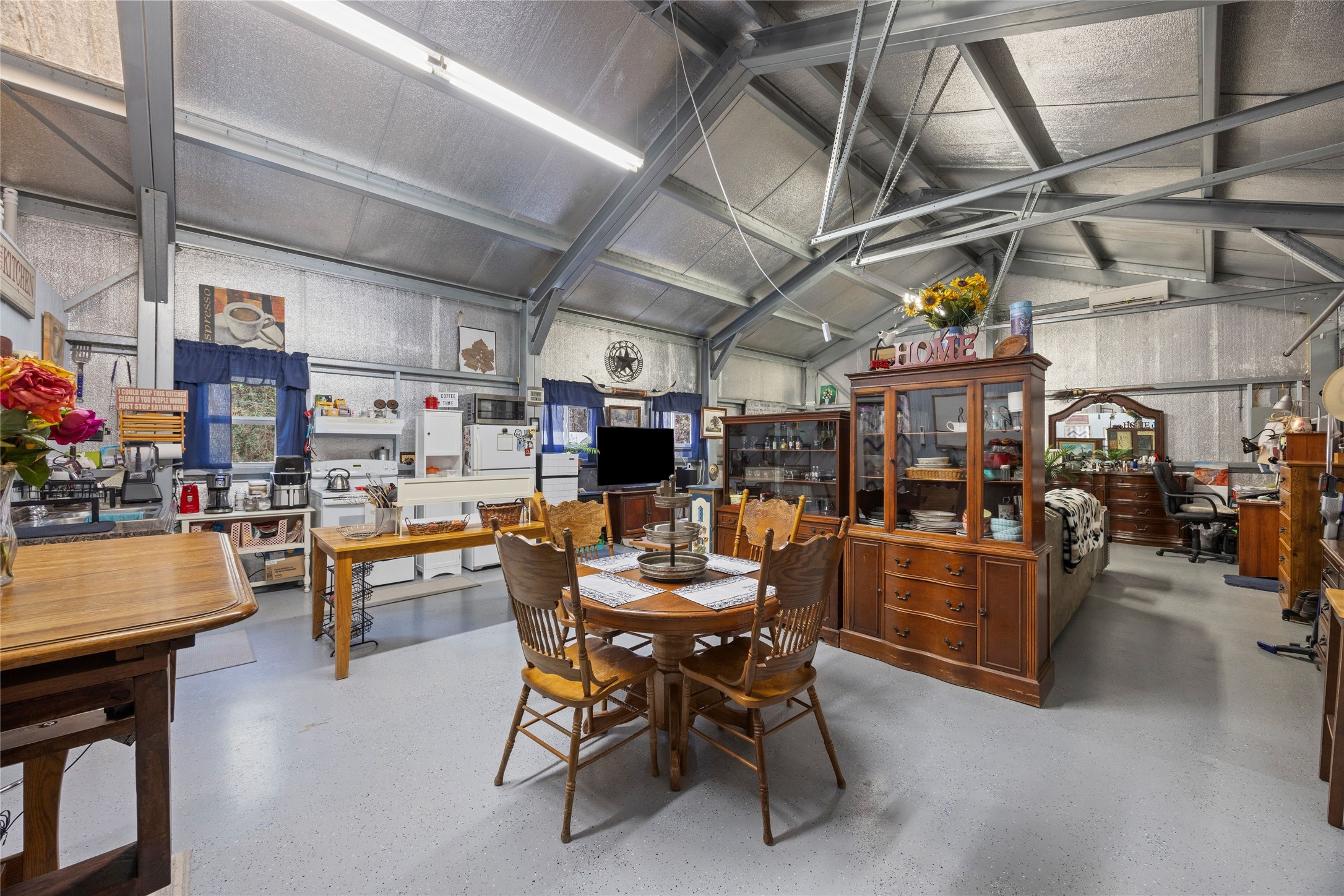 31601 Huffman Cleveland Road Huffman, TX 77336 - Photo 22 of 38 a view of a bar restaurant