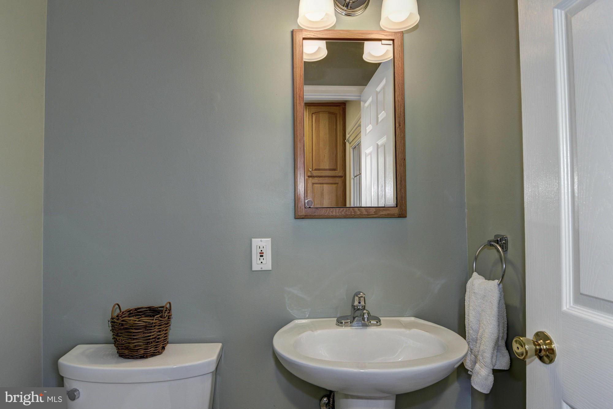 19108 Willow Grove Road Olney, MD 20832 - Photo 12 of 29 Upper Powder Room