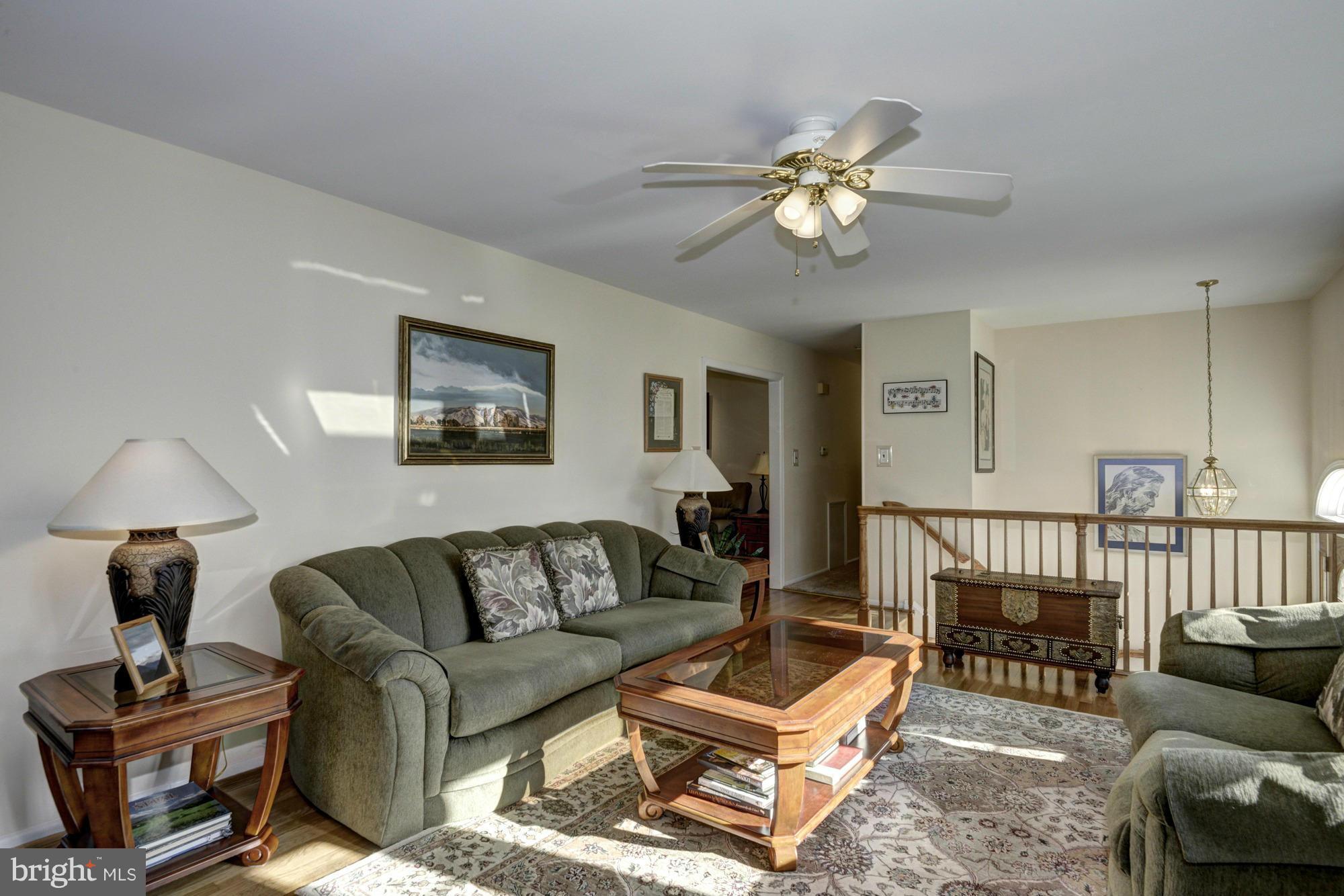 19108 Willow Grove Road Olney, MD 20832 - Photo 4 of 29 Living Room