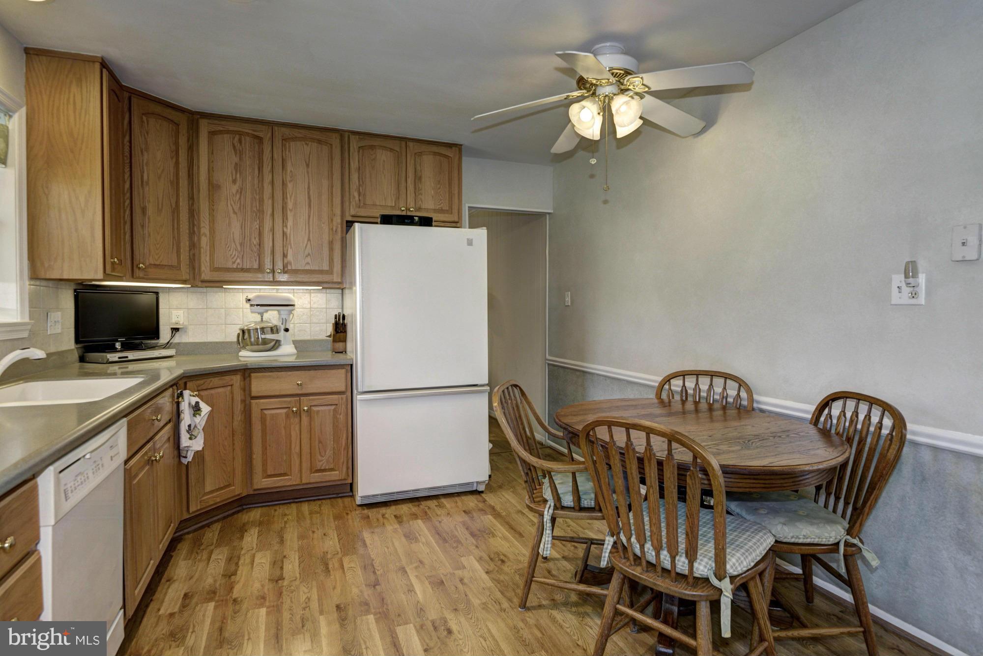 19108 Willow Grove Road Olney, MD 20832 - Photo 6 of 29 Kitchen