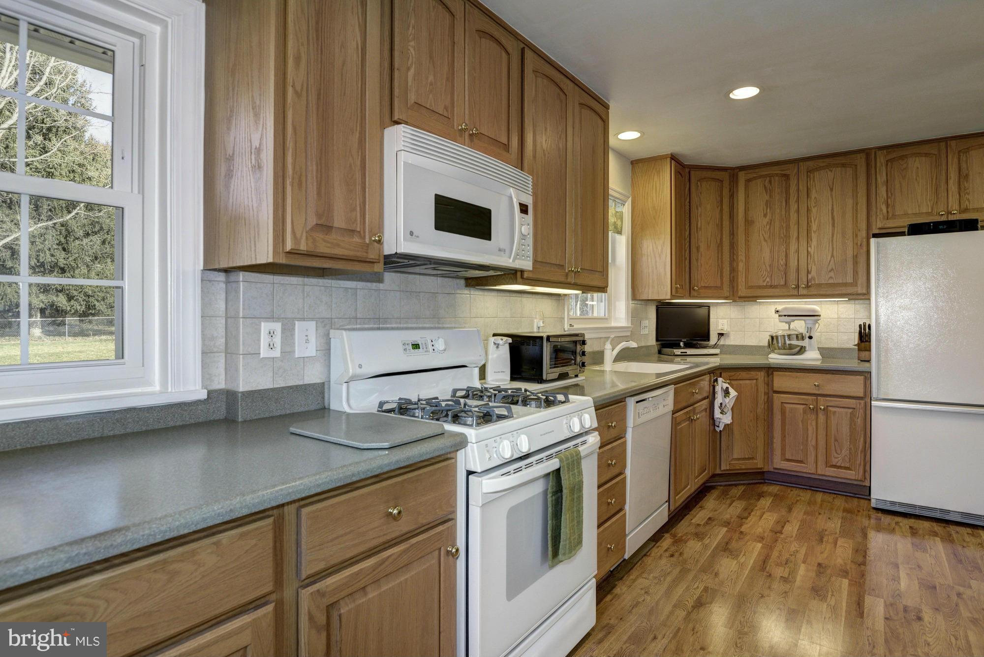 19108 Willow Grove Road Olney, MD 20832 - Photo 7 of 29 Kitchen