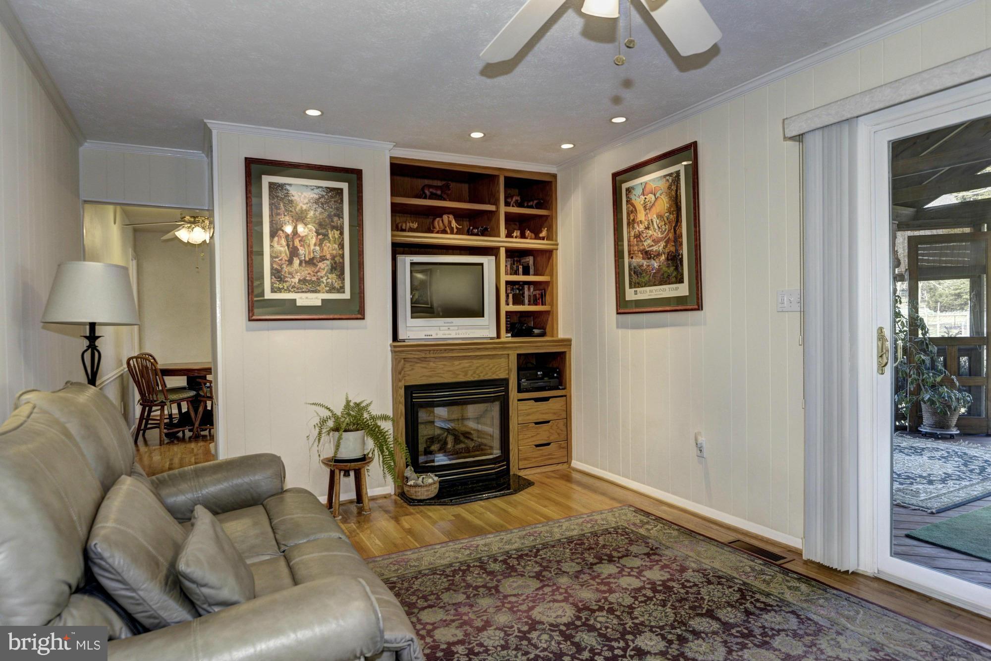 19108 Willow Grove Road Olney, MD 20832 - Photo 9 of 29 Family Room