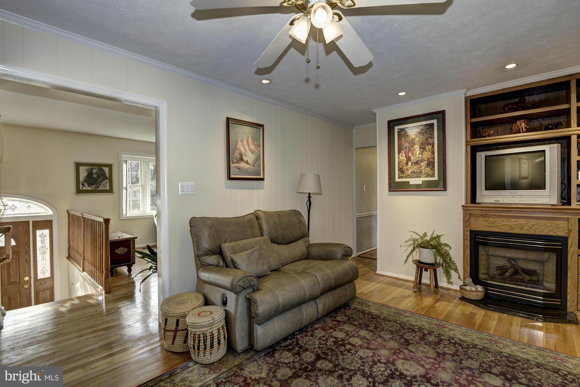 19108 Willow Grove Road Olney, MD 20832 - Photo 10 of 29 Family Room