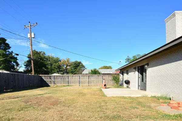 $1,940 | 5227 15th Street, Lubbock, TX 79416