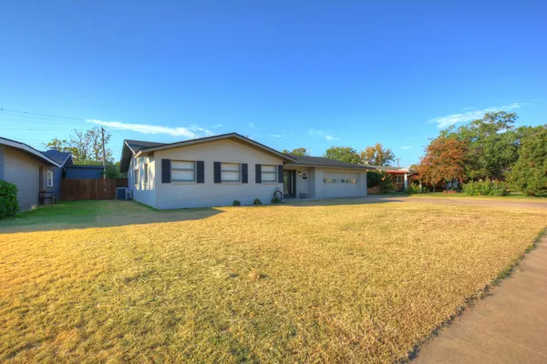 $1,940 | 5227 15th Street, Lubbock, TX 79416