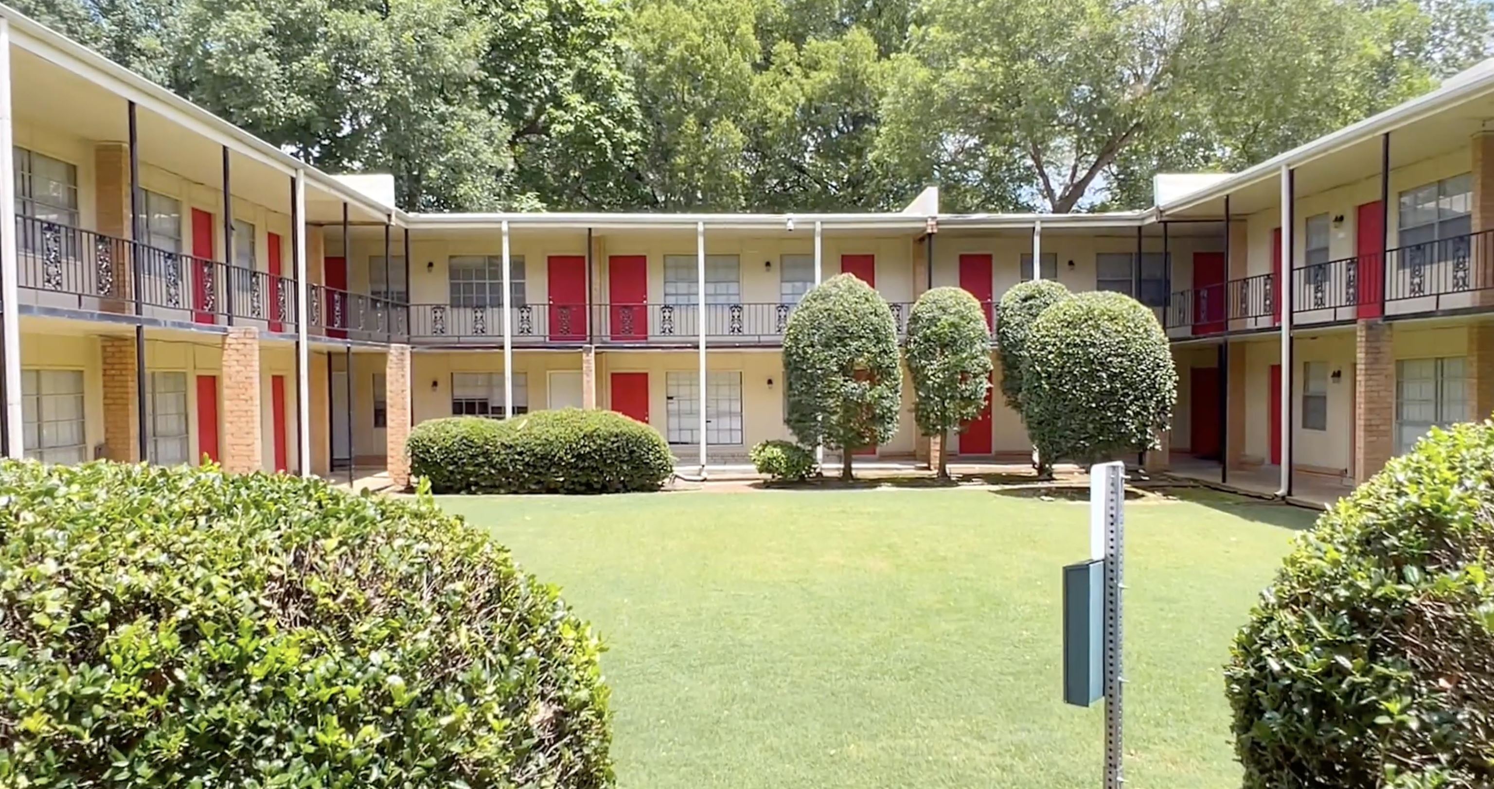 3636 Spottswood Avenue, Unit 1 Memphis, TN 38111 - Photo 4 of 32 a view of a house with backyard and sitting area