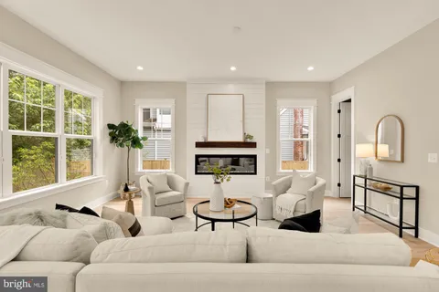 $2,350,000 | 923 17th Street South, Arlington, VA 22202