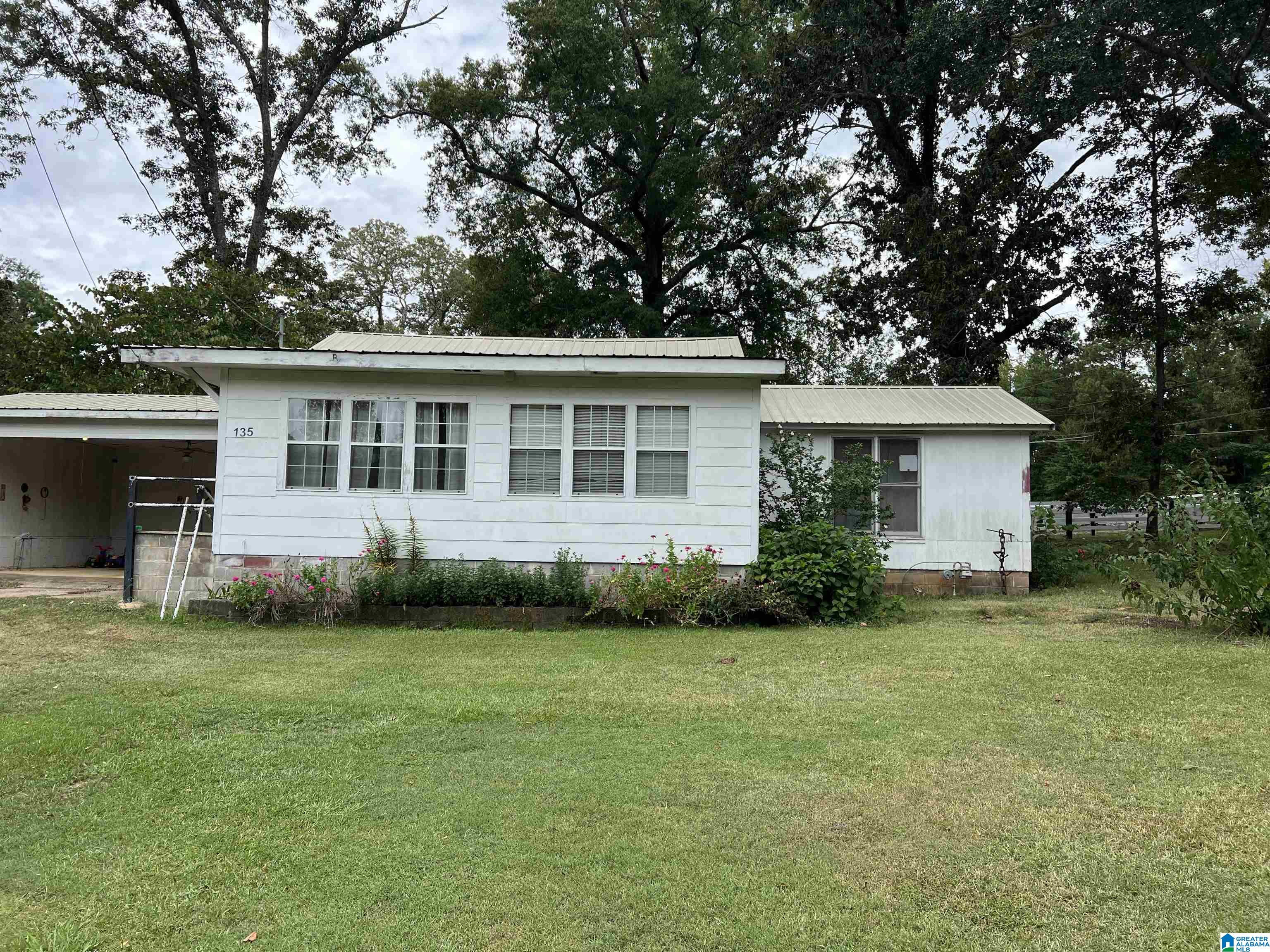 135 Self Road Anniston, AL 36201 - Photo 2 of 25