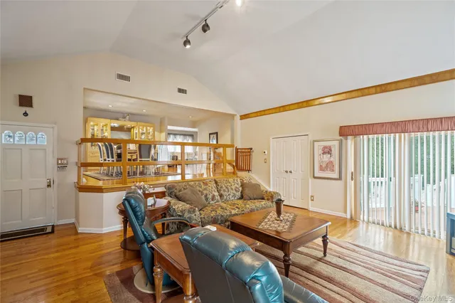 $800,000 | 2046 Hancock Avenue, North Bellmore, NY 11710