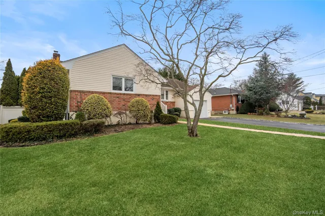 $800,000 | 2046 Hancock Avenue, North Bellmore, NY 11710