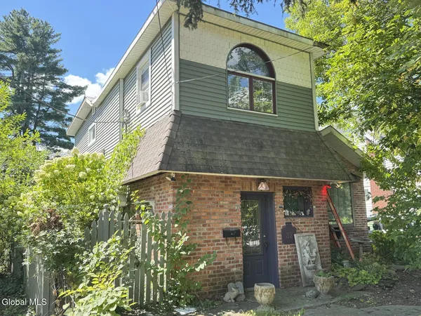 $200,000 | 32 Ray Street, Niskayuna, NY 12309