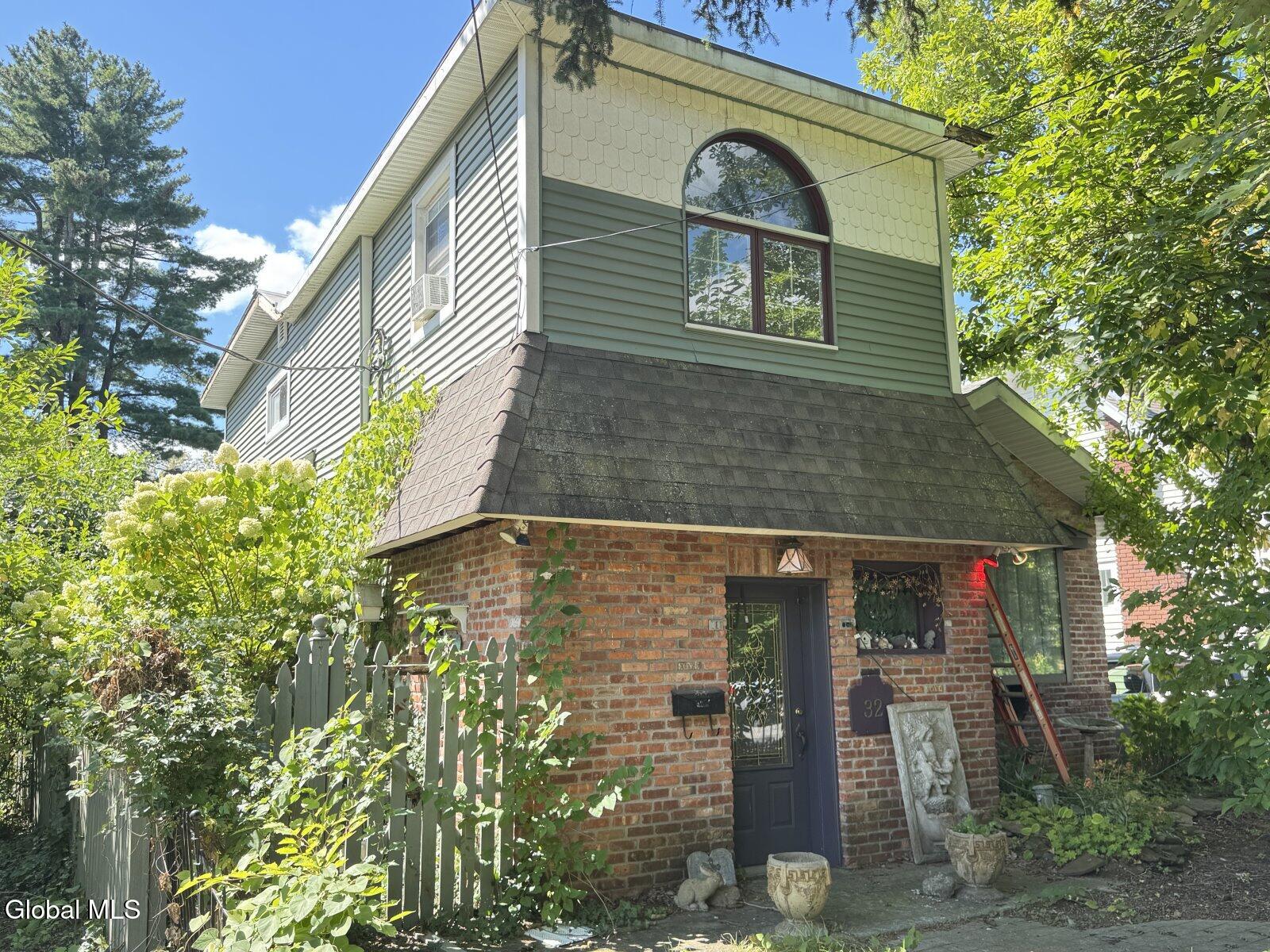 32 Ray Street Niskayuna, NY 12309 - Photo 2 of 33 2