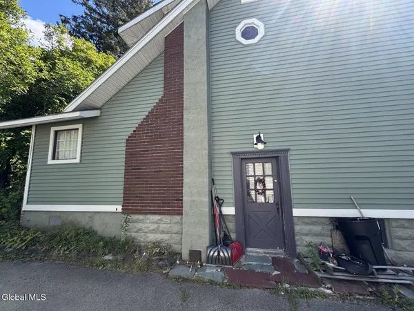 $200,000 | 32 Ray Street, Niskayuna, NY 12309