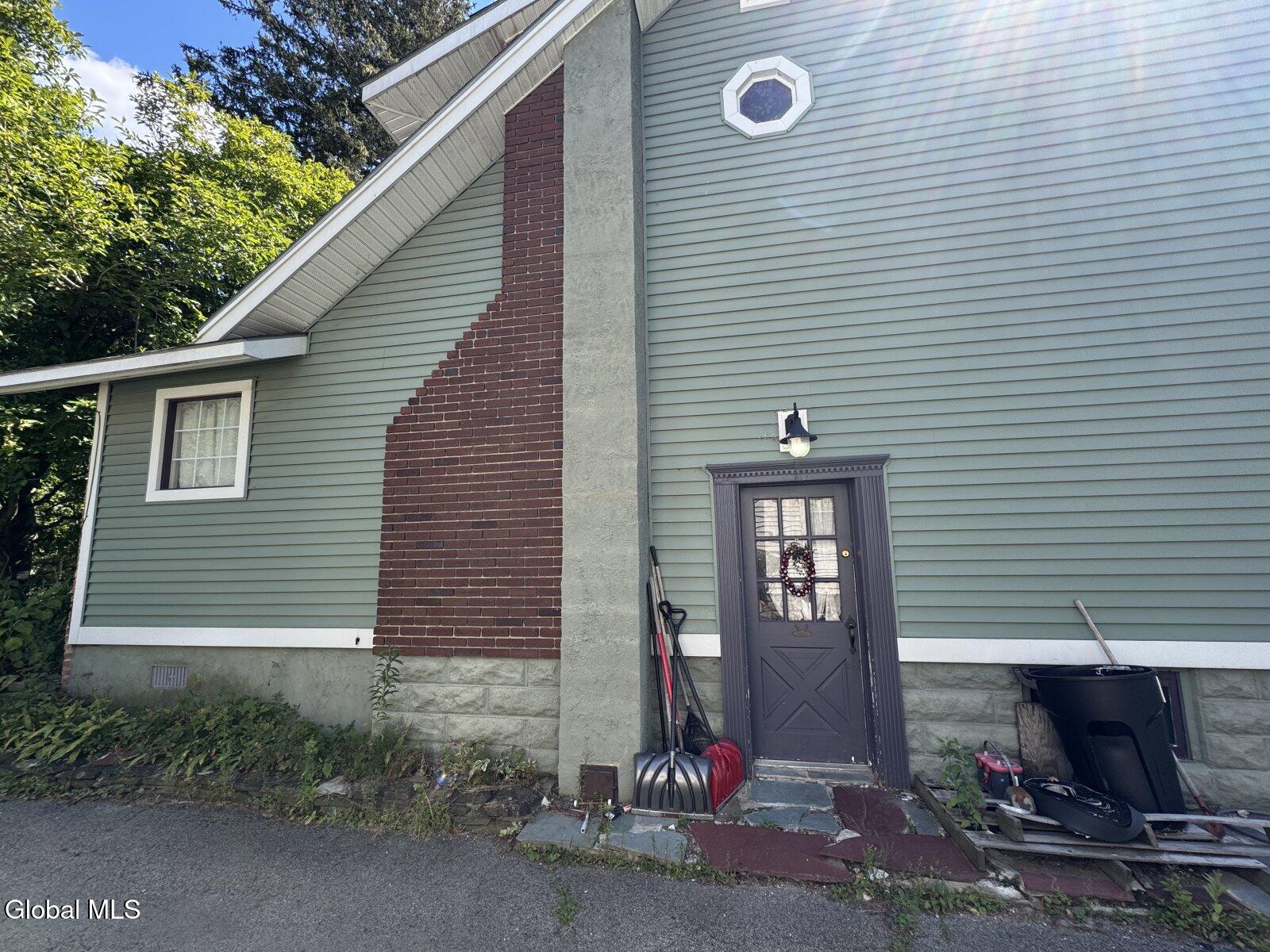 32 Ray Street Niskayuna, NY 12309 - Photo 4 of 33 4