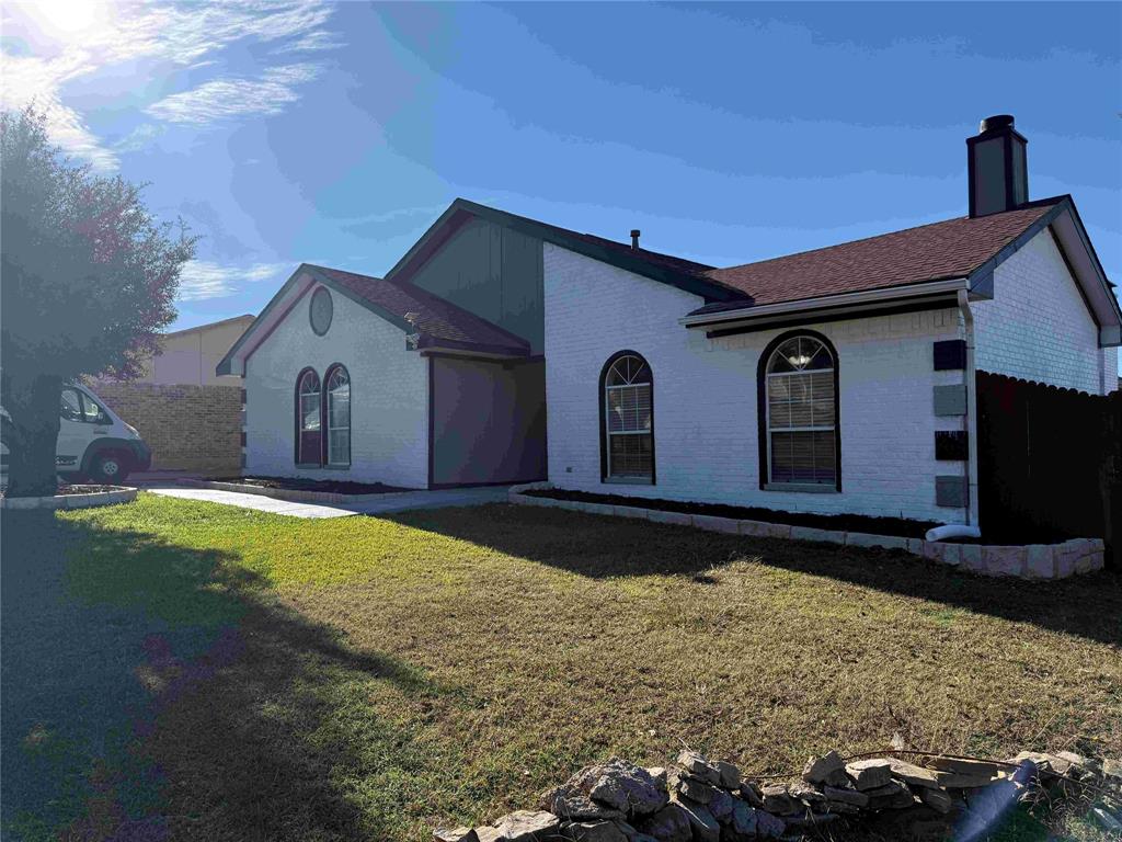 a house view with a outdoor space