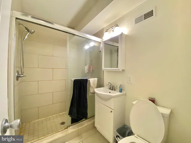 a view of entryway with workspace