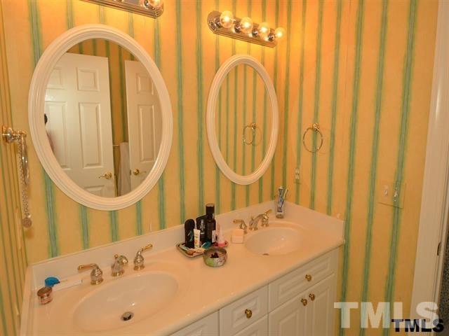 1701 Liatris Lane Raleigh, NC 27613 - Photo 22 of 25 2ND LEVEL BATH