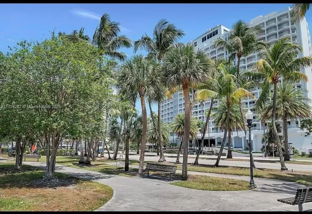$489,000 | 5401 Collins Avenue, Unit 411, Miami Beach, FL 33140