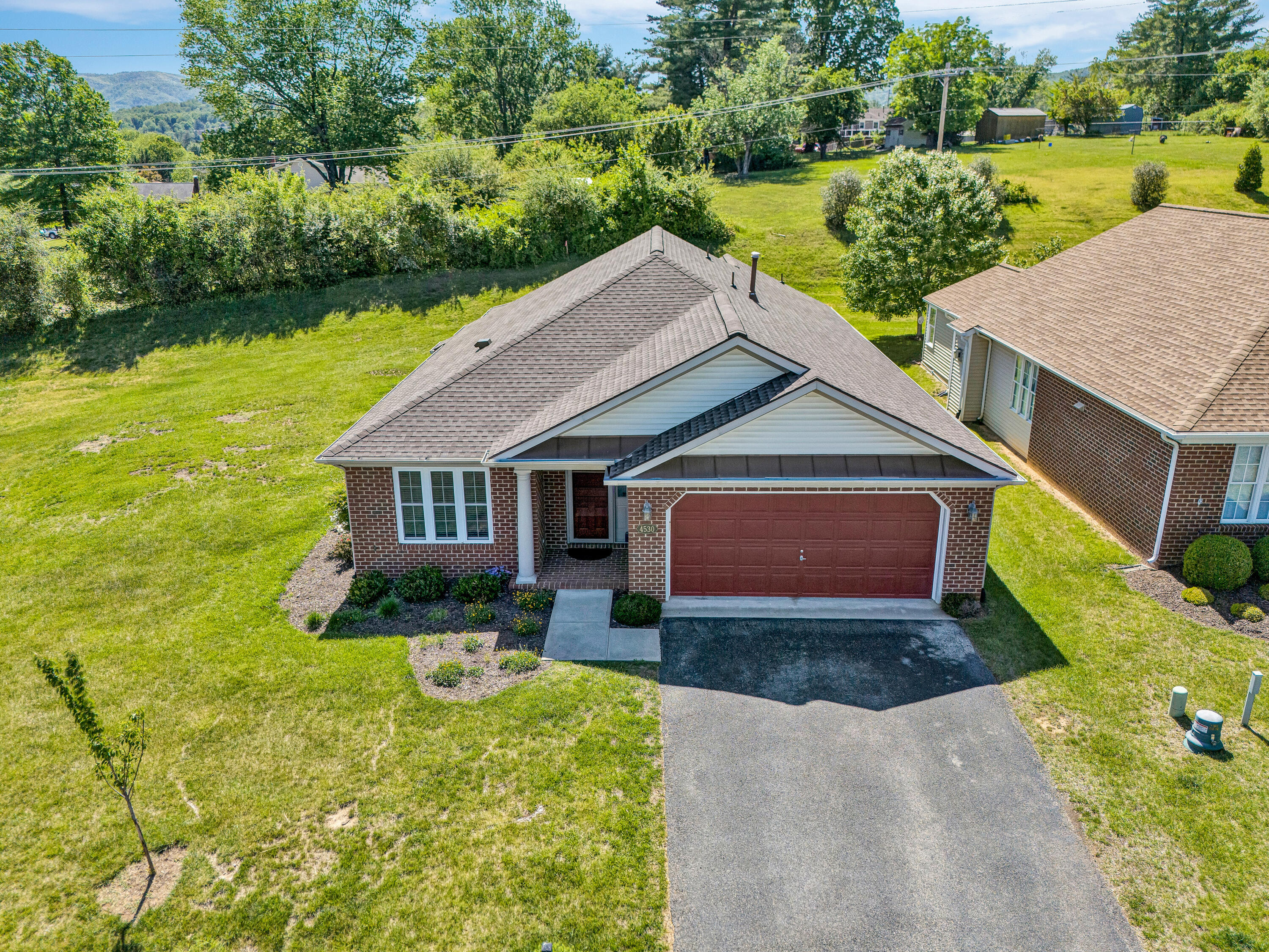 4530 Colonial Pl Drive Roanoke, VA 24018 - Photo 4 of 38 04-DJI_20260430153430_0120