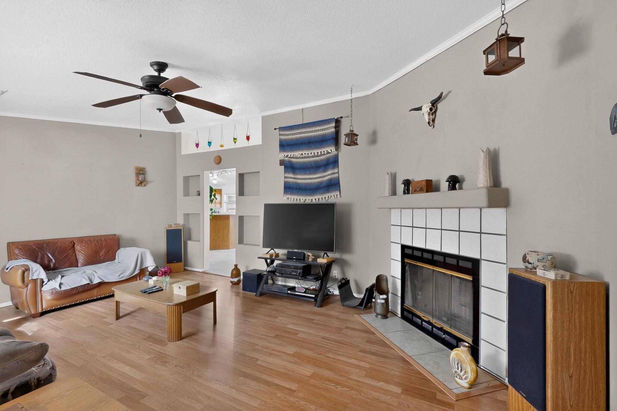 8905 Odin Road Southwest Albuquerque, NM 87121 - Photo 8 of 42 Gallery Image 8