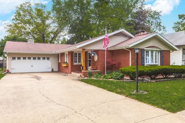 $259,900 | 306 West Bennett Street, Pontiac, IL 61764