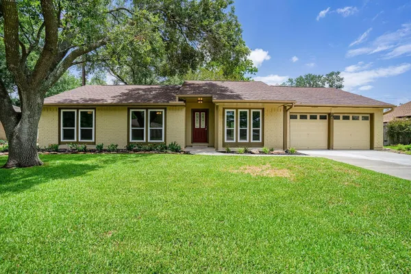 $2,400 | 1008 Lost River Drive, Friendswood, TX 77546