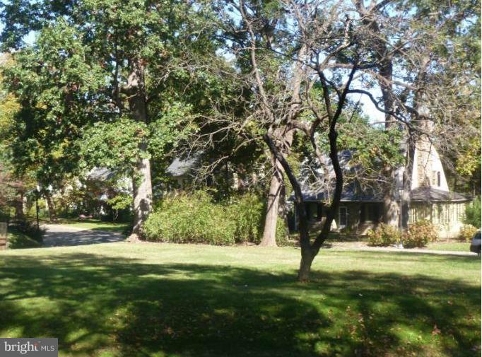 217 Upnor Road Baltimore, MD 21212 - Photo 29 of 30 Community public space just outside front yard
