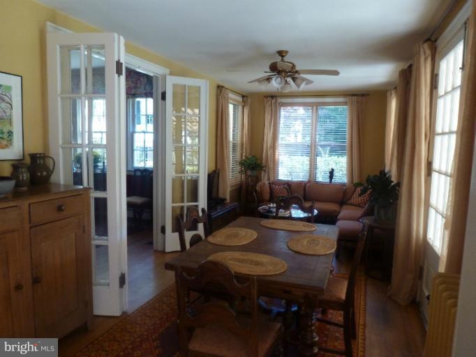 217 Upnor Road Baltimore, MD 21212 - Photo 3 of 30 Family Room directly off kitchen