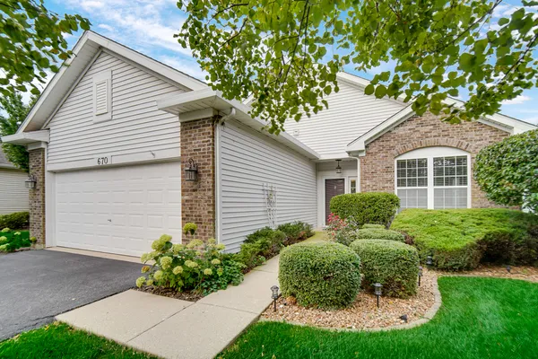 $329,000 | 670 Wellston Lane, Romeoville, IL 60446