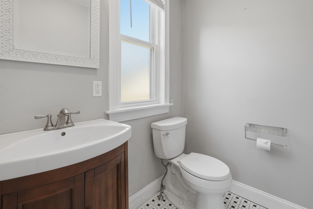 22 Merrill Road Worcester, MA 01606 - Photo 17 of 40