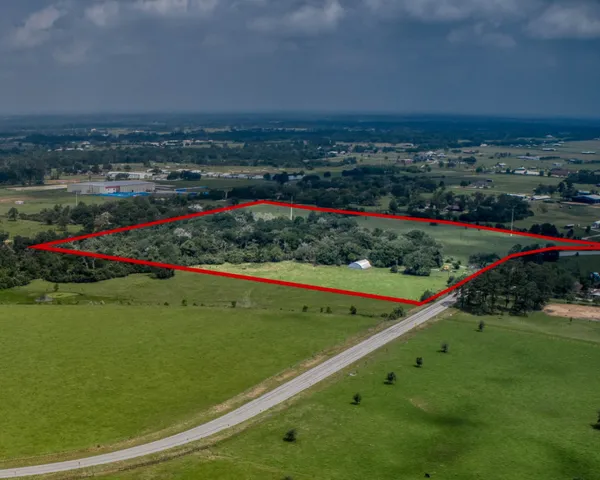 a view of a tennis court