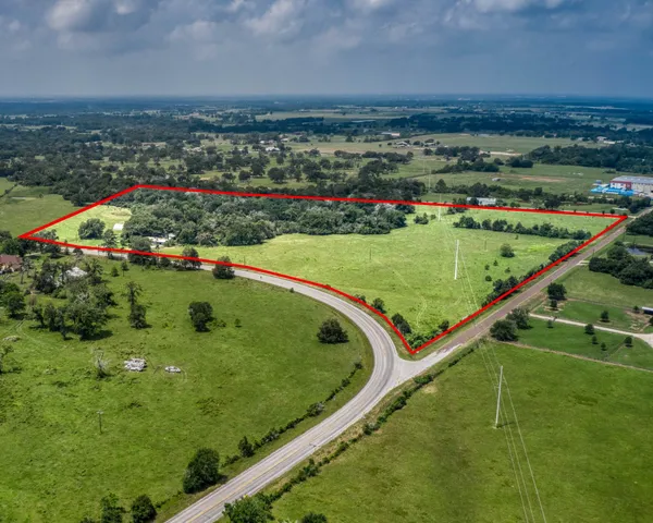 a view of a tennis court