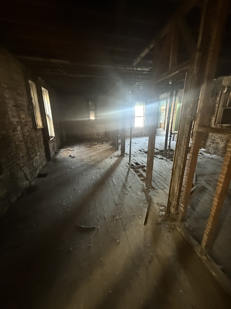 3600 West 16th Street Chicago, IL 60623 - Photo 14 of 21 a view of an empty room